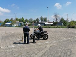 policjant na motocyklu - tor sprawnościowy