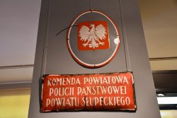 tablica ze starego posterunku policji