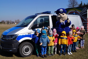 Maskotka wielkopolskich policjantów z dziećmi